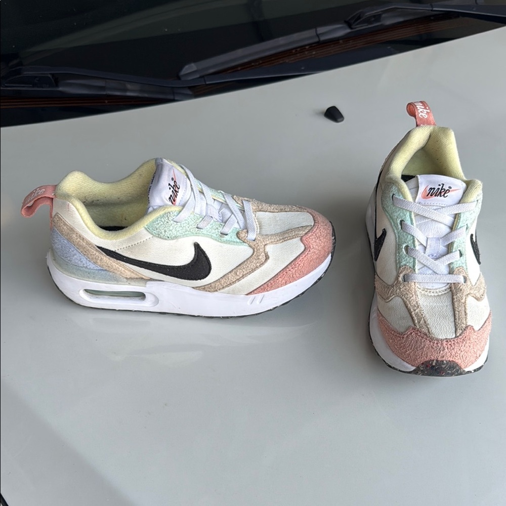 Nike Pink and Cream Sneakers Air Max Style - Picture 2 of 6
